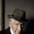 Premire vido de Sir Ian McKellen en Sherlock Holmes